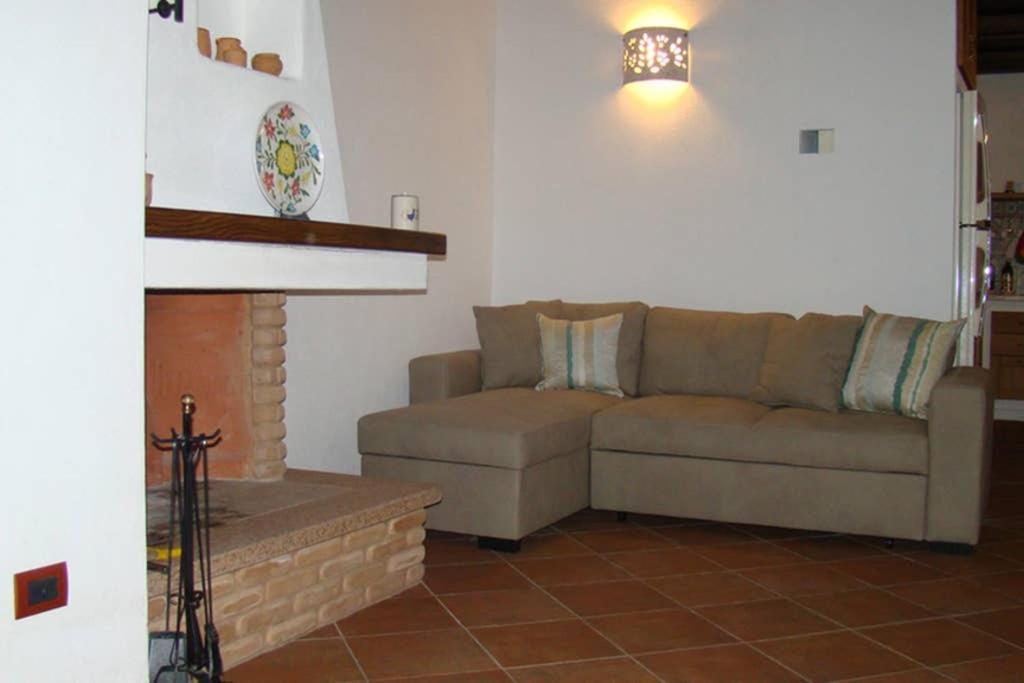 Apartamento Bella Casa Con Giardino A 10 Minuti Dal Mare Aglientu Exterior foto